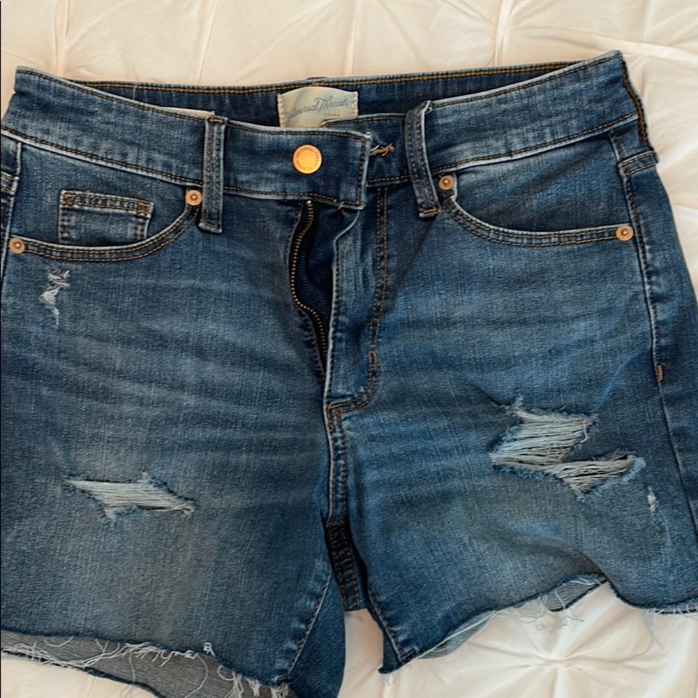 Jean shorts distressed